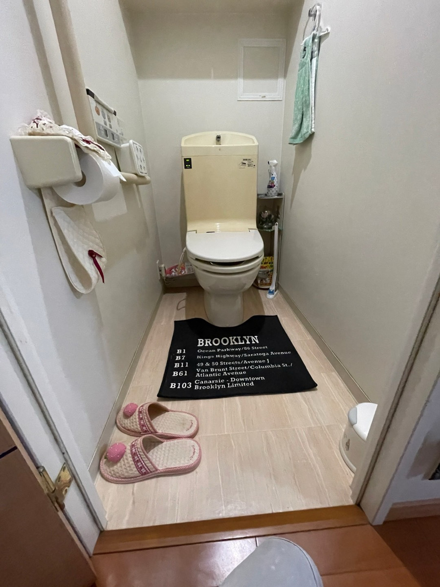 ◇大阪市港区◇トイレ入替工事：床クッションフロア張り替え【before】